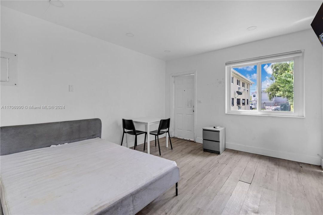 For Rent: $1,500 (1 beds, 1 baths, 3473 Square Feet)