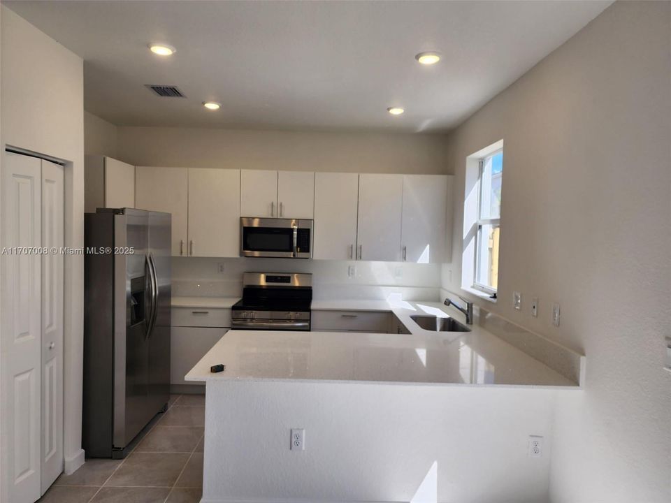 Recently Rented: $2,480 (3 beds, 2 baths, 0 Square Feet)