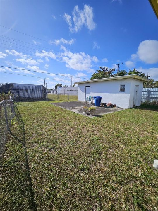 For Sale: $375,000 (3 beds, 2 baths, 1256 Square Feet)