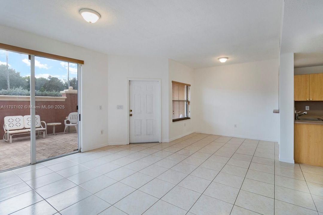 For Sale: $415,000 (2 beds, 2 baths, 980 Square Feet)