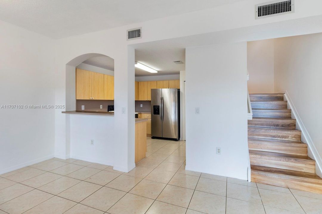 For Sale: $415,000 (2 beds, 2 baths, 980 Square Feet)