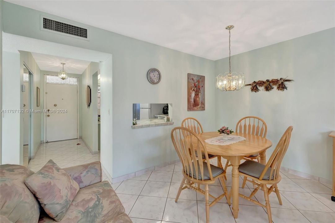 For Sale: $130,000 (2 beds, 2 baths, 1021 Square Feet)