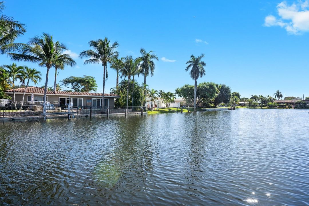 For Sale: $1,450,000 (3 beds, 3 baths, 1900 Square Feet)