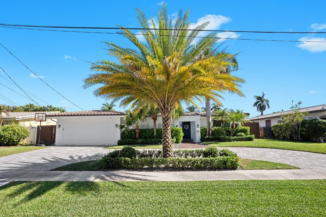 For Sale: $1,450,000 (3 beds, 3 baths, 1900 Square Feet)