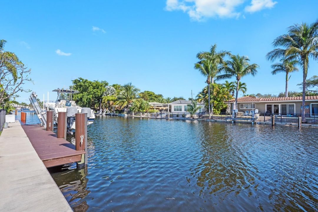 For Sale: $1,450,000 (3 beds, 3 baths, 1900 Square Feet)