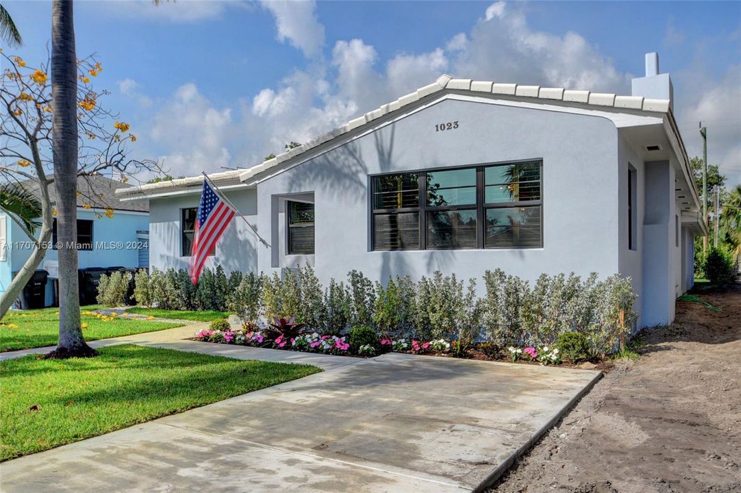 For Sale: $999,000 (4 beds, 2 baths, 2122 Square Feet)