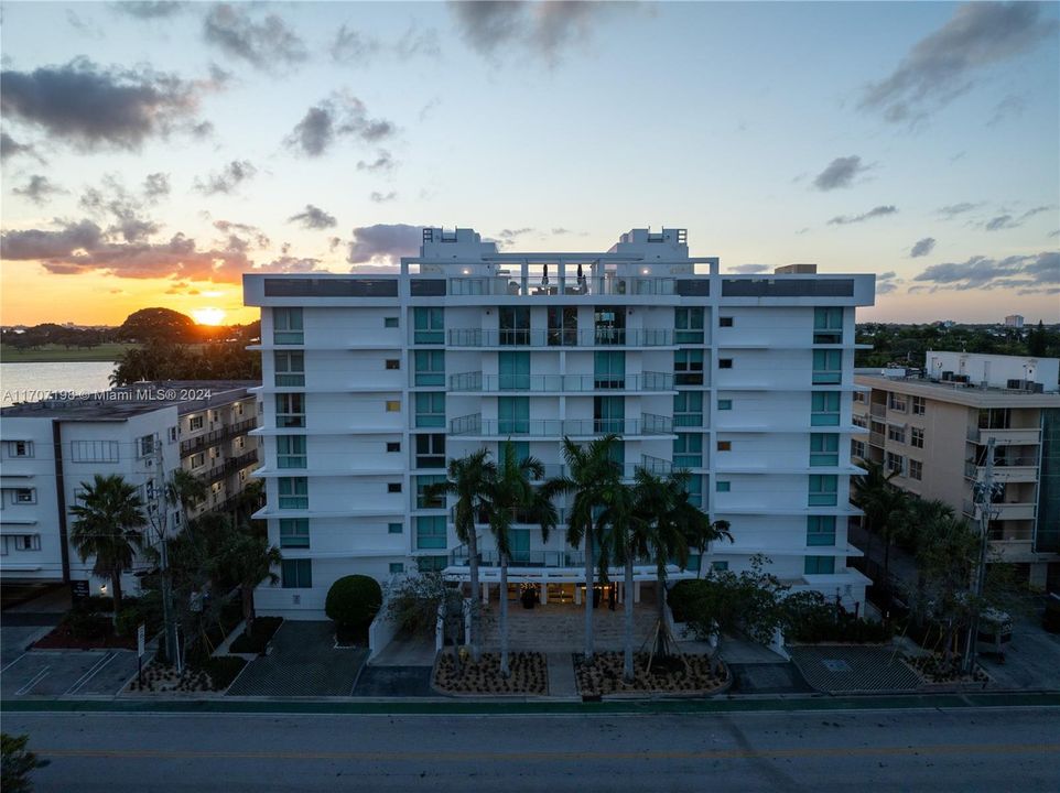 For Sale: $2,475,000 (3 beds, 3 baths, 2150 Square Feet)