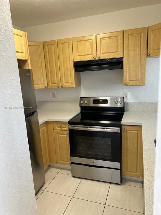 For Rent: $1,900 (1 beds, 1 baths, 700 Square Feet)