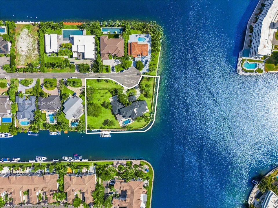 最近售出: $11,995,000 (7 贝兹, 9 浴室, 6996 平方英尺)