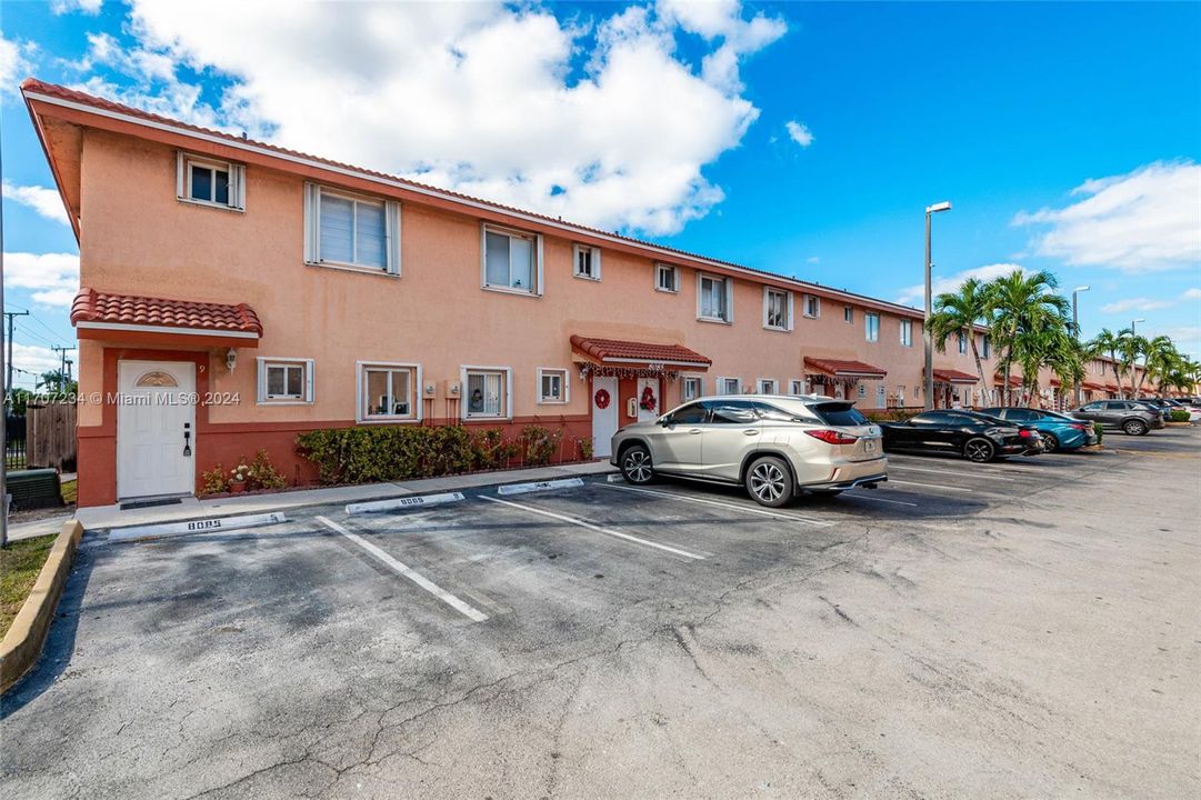 Active With Contract: $2,700 (2 beds, 2 baths, 1020 Square Feet)