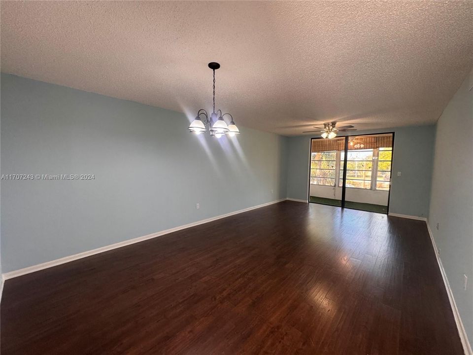 For Rent: $1,950 (2 beds, 2 baths, 1000 Square Feet)