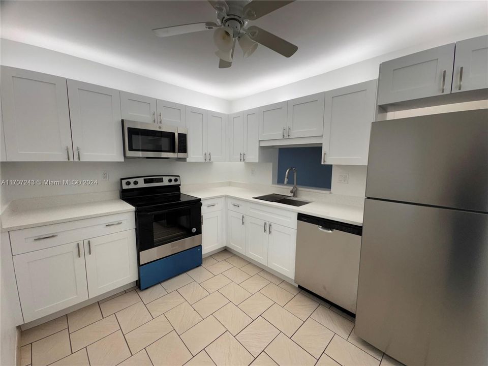 For Rent: $1,950 (2 beds, 2 baths, 1000 Square Feet)