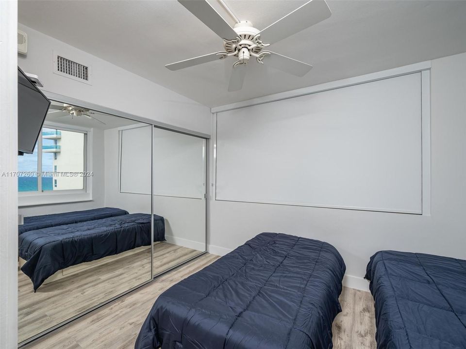 For Sale: $399,000 (2 beds, 1 baths, 964 Square Feet)