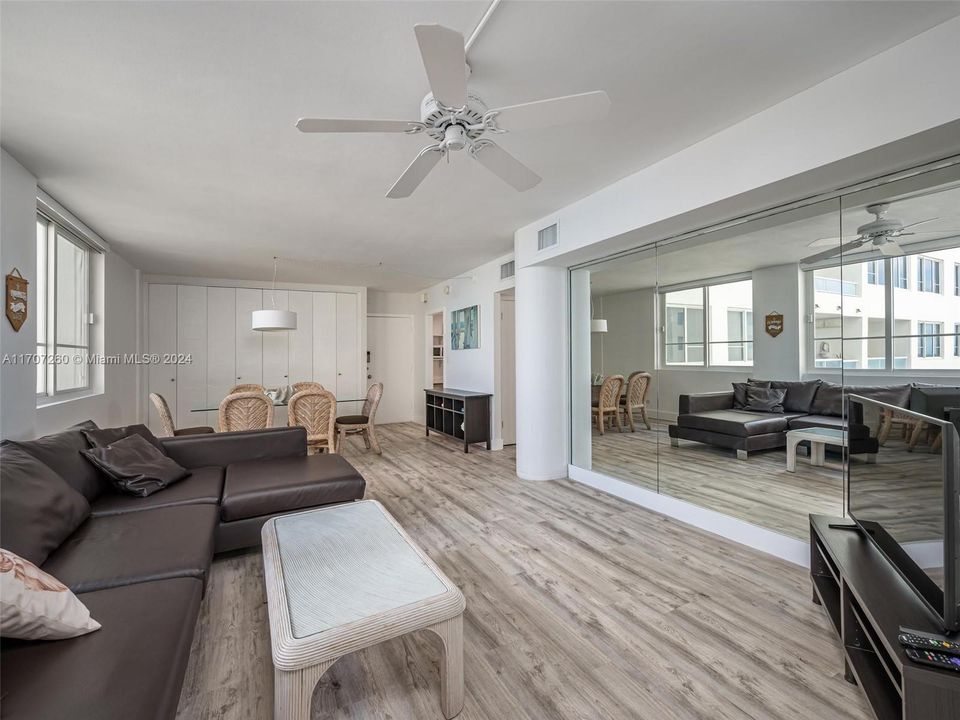 For Sale: $399,000 (2 beds, 1 baths, 964 Square Feet)