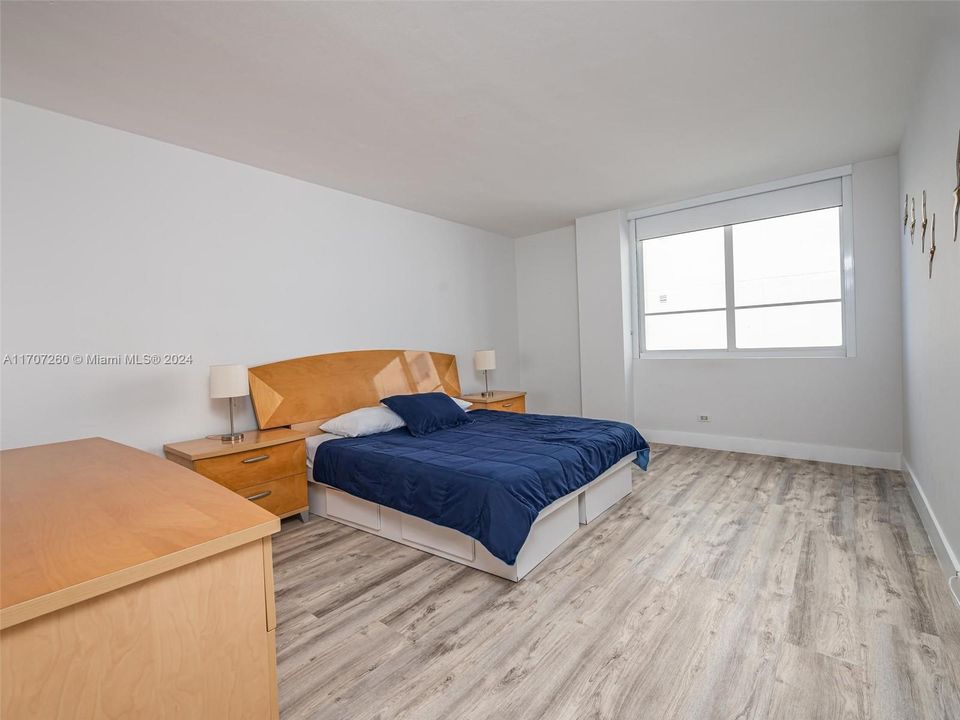 For Sale: $399,000 (2 beds, 1 baths, 964 Square Feet)