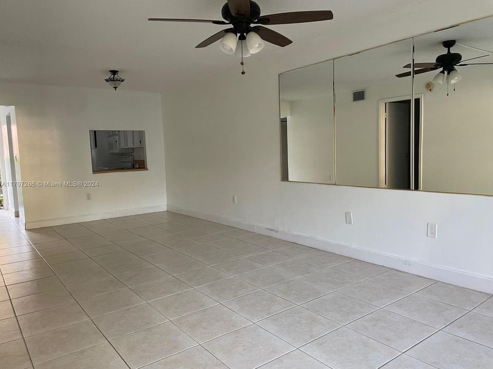 For Rent: $2,000 (2 beds, 2 baths, 952 Square Feet)