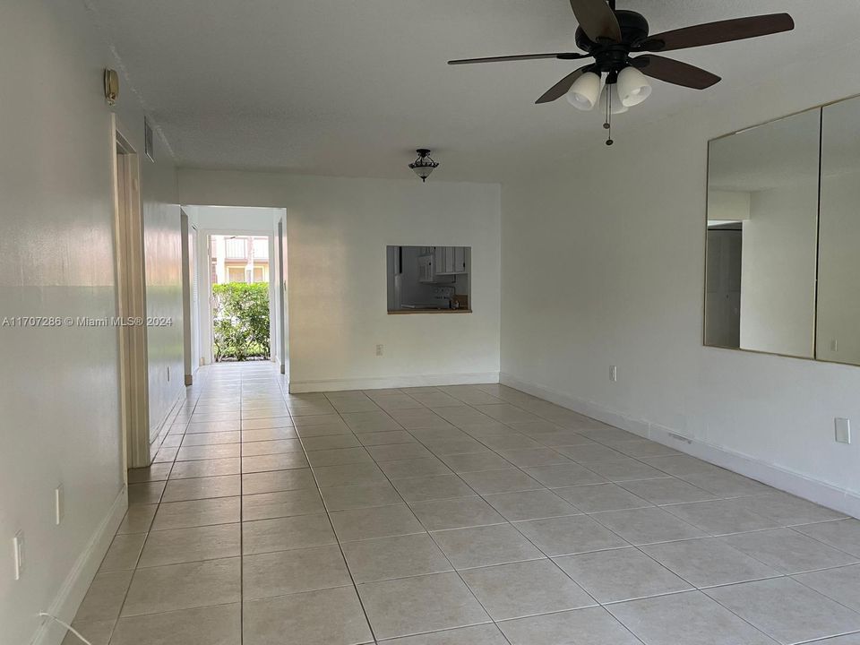 For Rent: $2,000 (2 beds, 2 baths, 952 Square Feet)