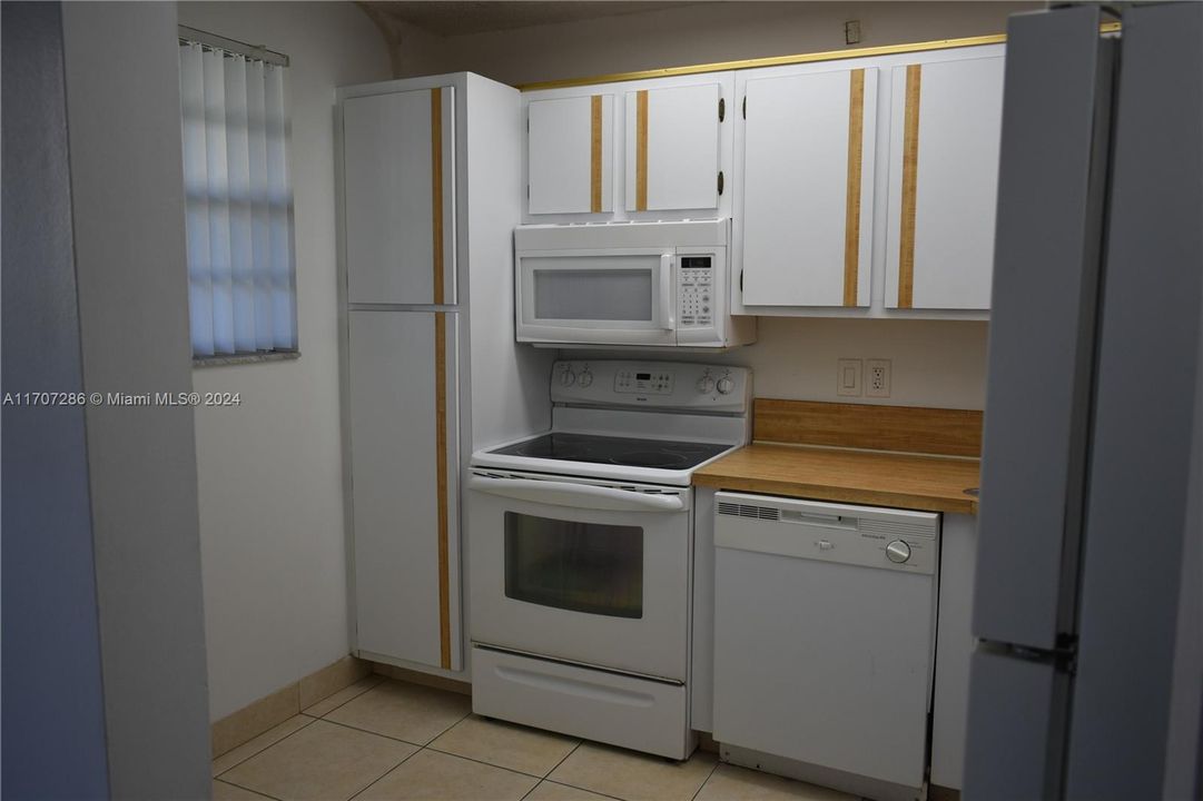 For Rent: $2,000 (2 beds, 2 baths, 952 Square Feet)