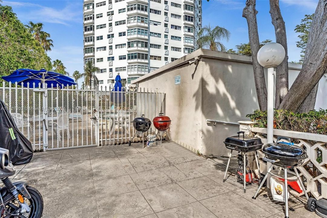 For Sale: $500,000 (2 beds, 2 baths, 1230 Square Feet)