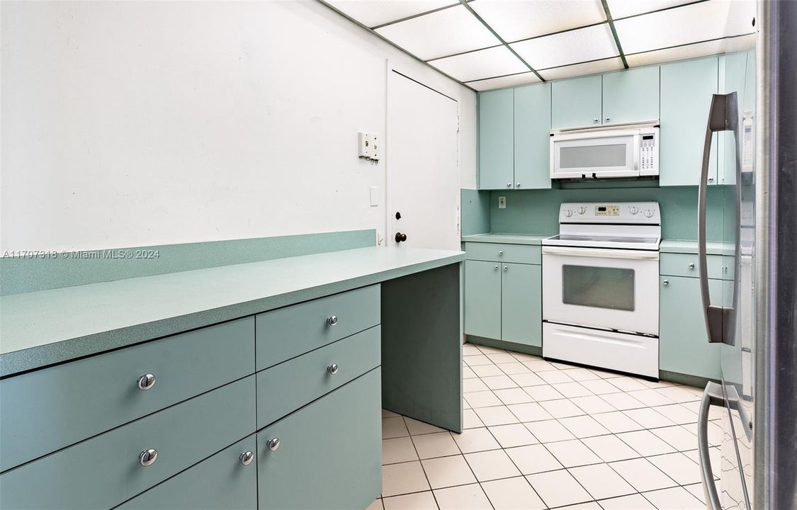 For Sale: $609,000 (2 beds, 2 baths, 1480 Square Feet)