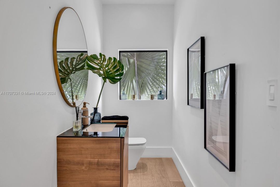 Powder room/guest bathroom