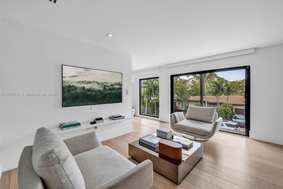 master bedroom sitting area