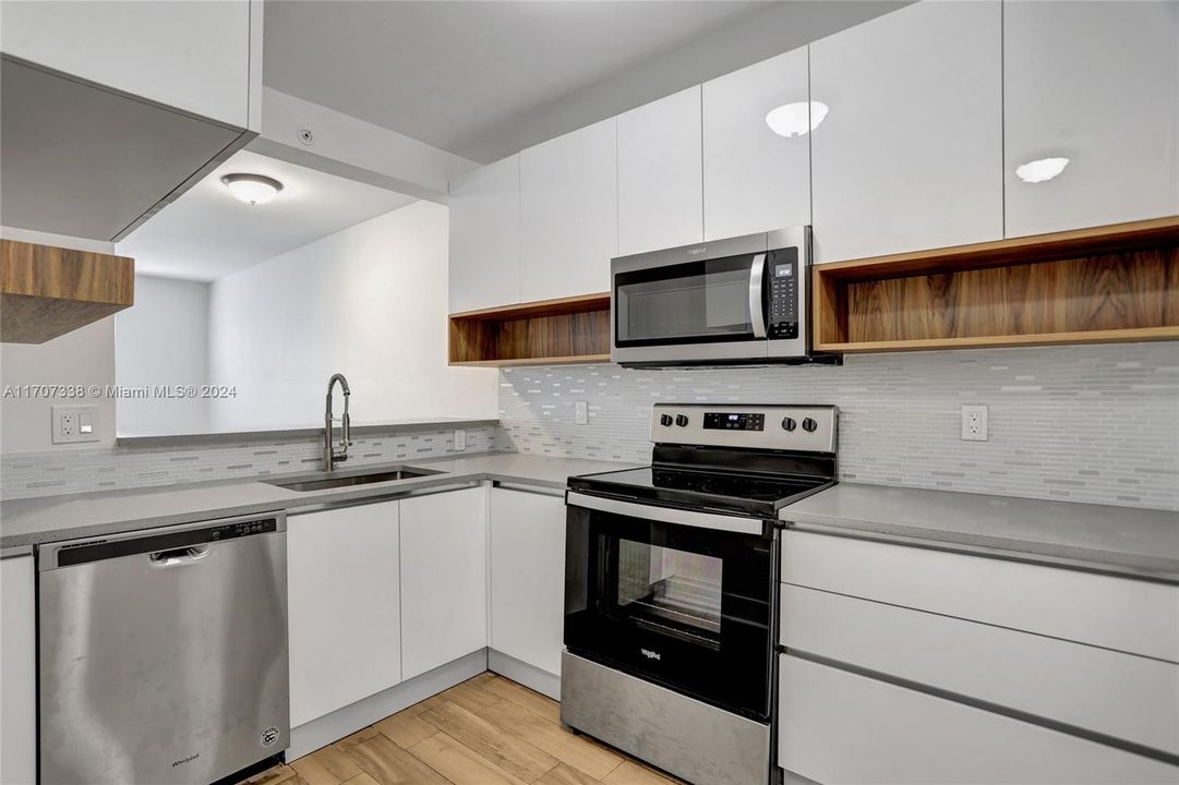 For Rent: $2,950 (3 beds, 2 baths, 4521 Square Feet)