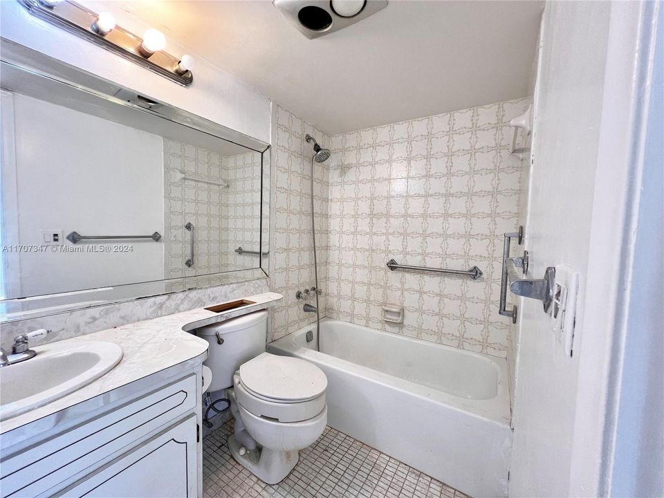 For Sale: $145,000 (2 beds, 2 baths, 1170 Square Feet)