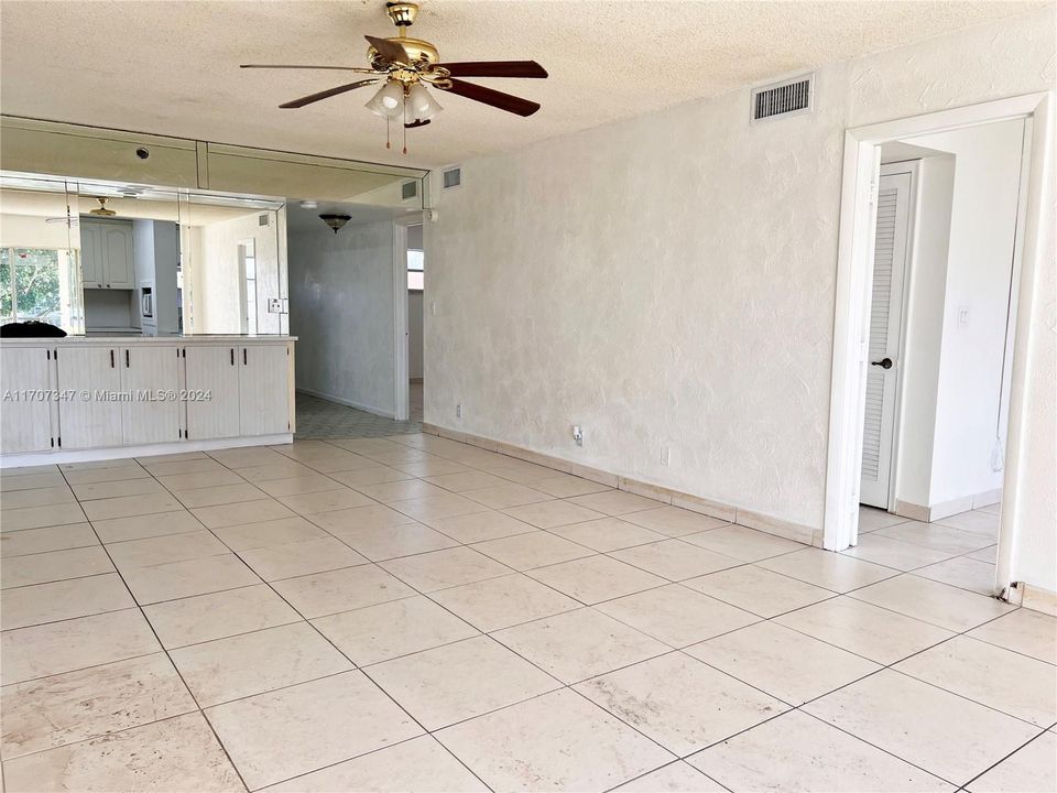 For Sale: $145,000 (2 beds, 2 baths, 1170 Square Feet)