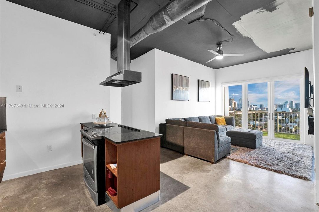 For Sale: $475,000 (2 beds, 2 baths, 1000 Square Feet)