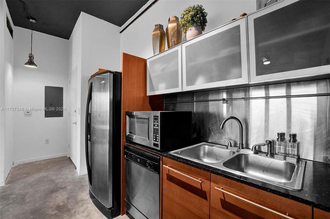 For Sale: $475,000 (2 beds, 2 baths, 1000 Square Feet)