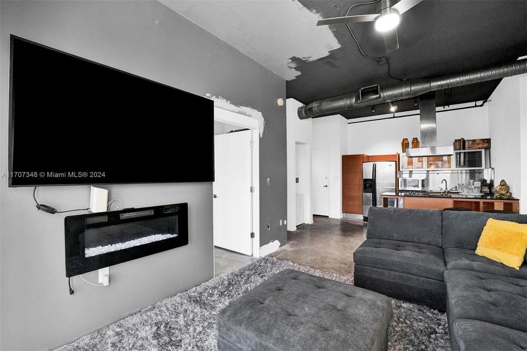 For Sale: $475,000 (2 beds, 2 baths, 1000 Square Feet)