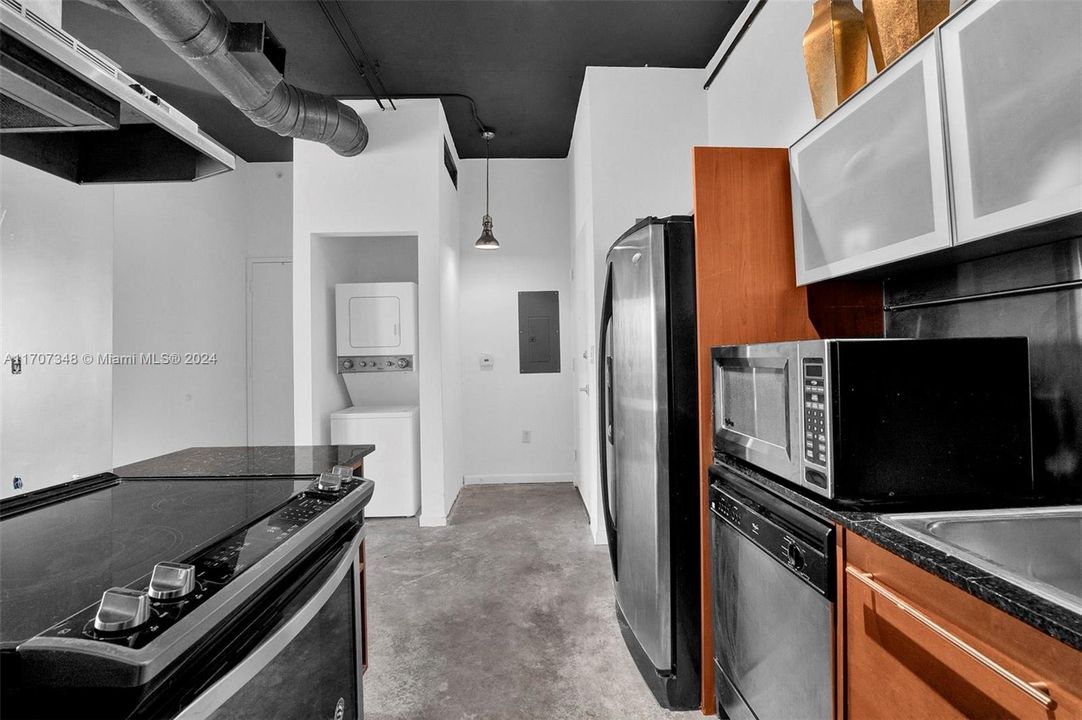 For Sale: $475,000 (2 beds, 2 baths, 1000 Square Feet)