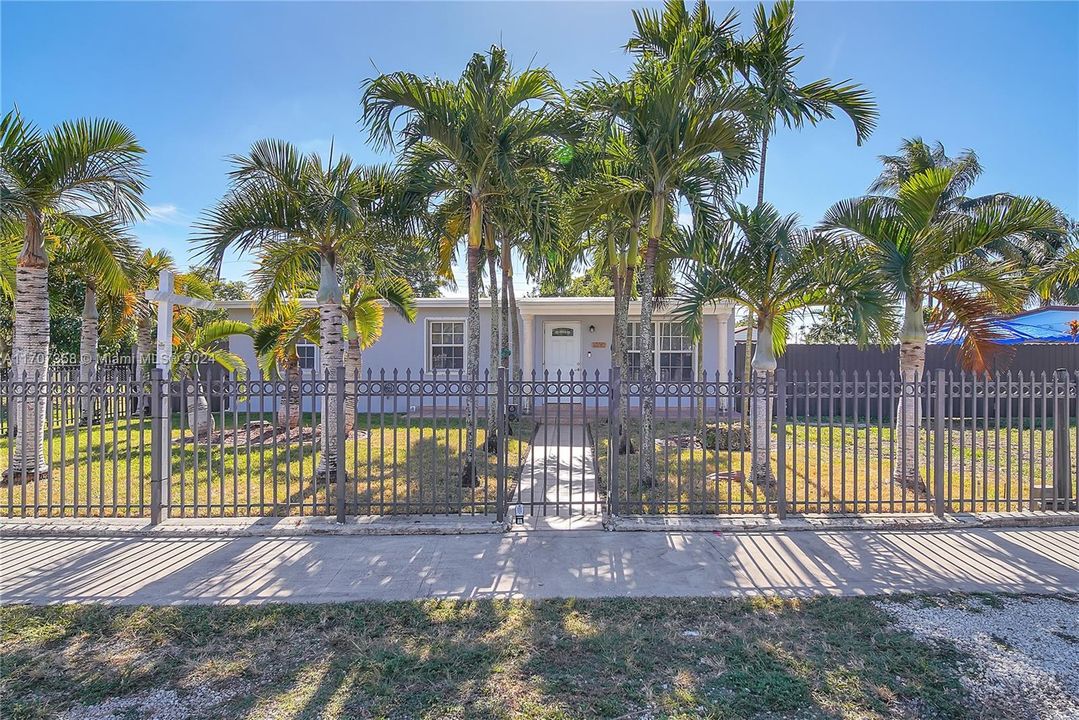 For Sale: $639,000 (3 beds, 2 baths, 918 Square Feet)