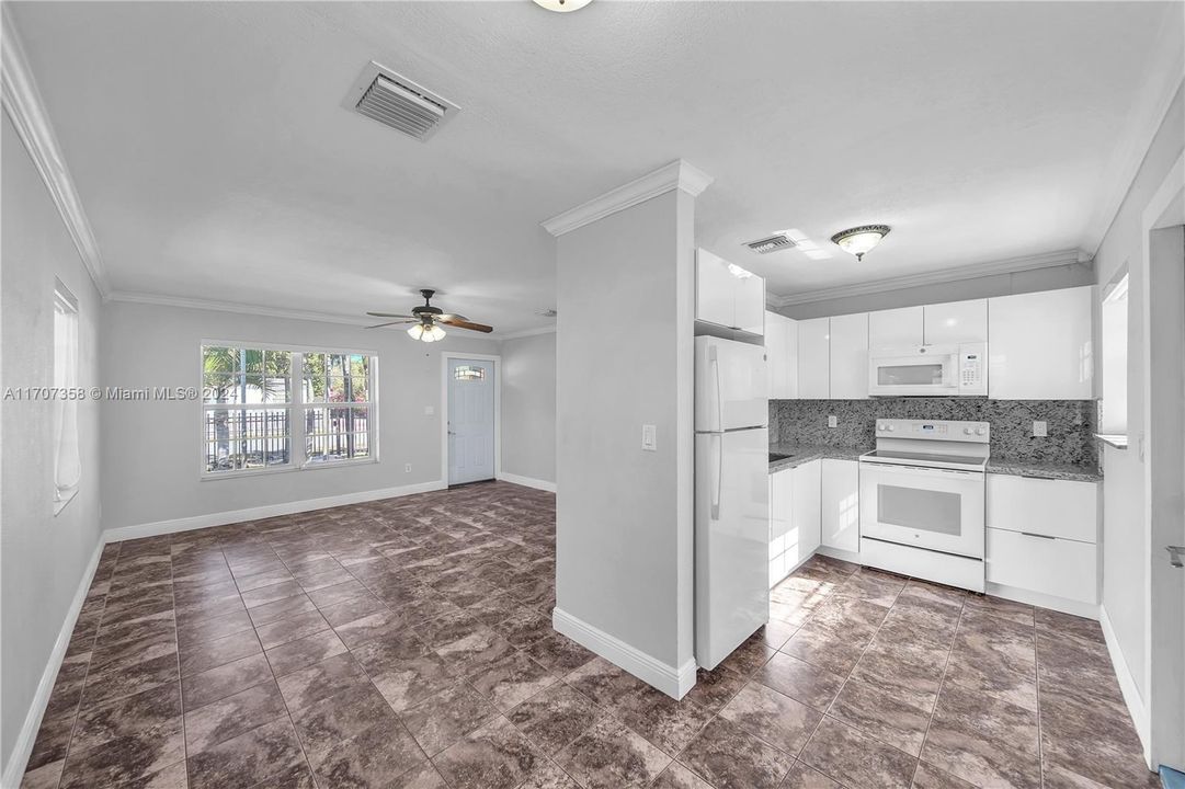 For Sale: $639,000 (3 beds, 2 baths, 918 Square Feet)