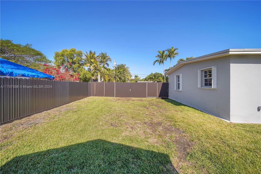 For Sale: $639,000 (3 beds, 2 baths, 918 Square Feet)