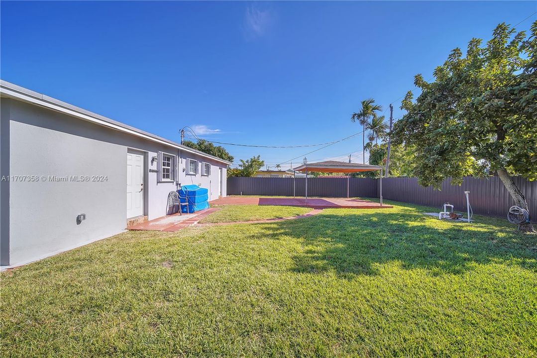 For Sale: $639,000 (3 beds, 2 baths, 918 Square Feet)