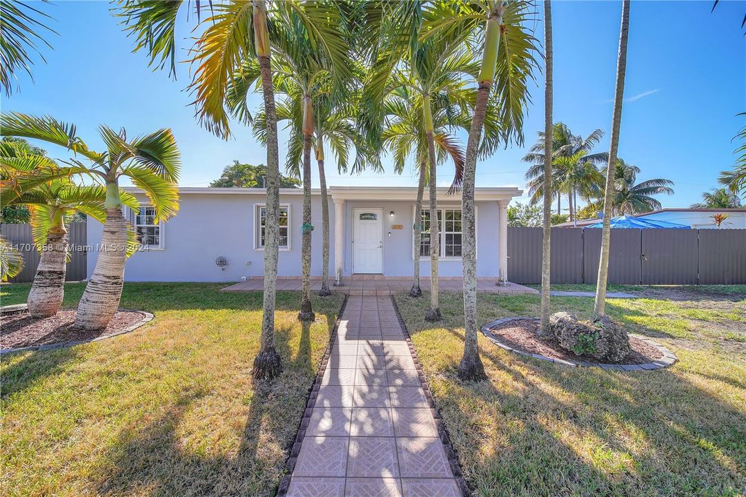 For Sale: $639,000 (3 beds, 2 baths, 918 Square Feet)