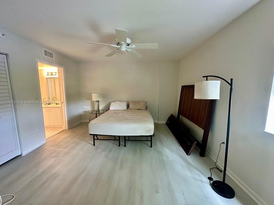 For Rent: $1,750 (2 beds, 1 baths, 981 Square Feet)