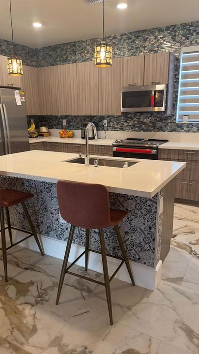 En Venta: $1,150,000 (3 camas, 2 baños, 2116 Pies cuadrados)