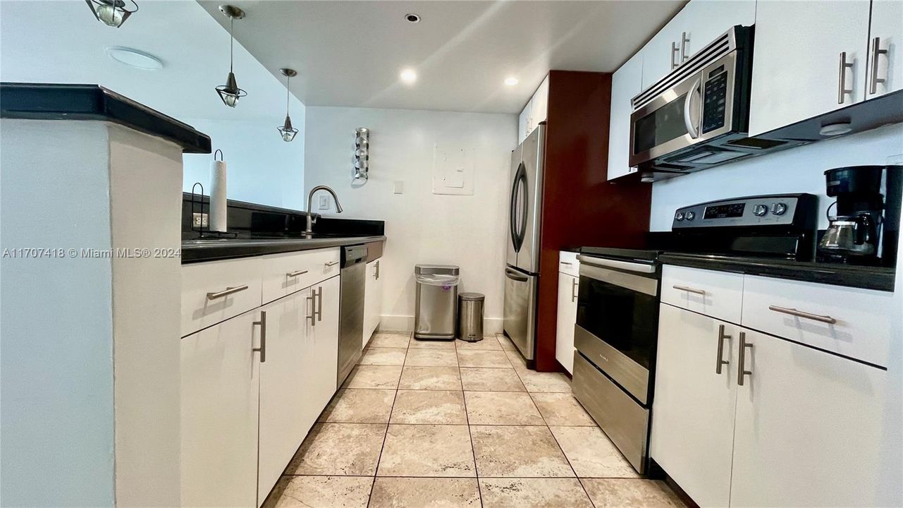 For Sale: $430,000 (2 beds, 2 baths, 1030 Square Feet)