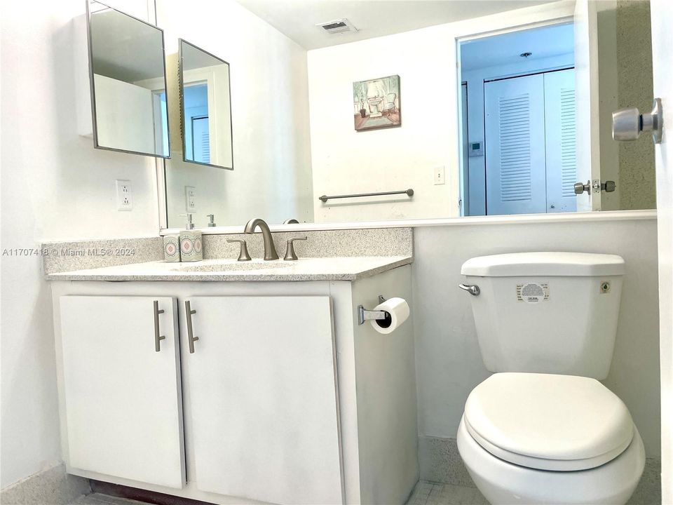 For Sale: $430,000 (2 beds, 2 baths, 1030 Square Feet)