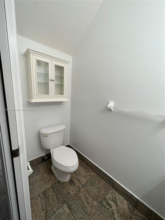 For Rent: $2,900 (3 beds, 2 baths, 1396 Square Feet)