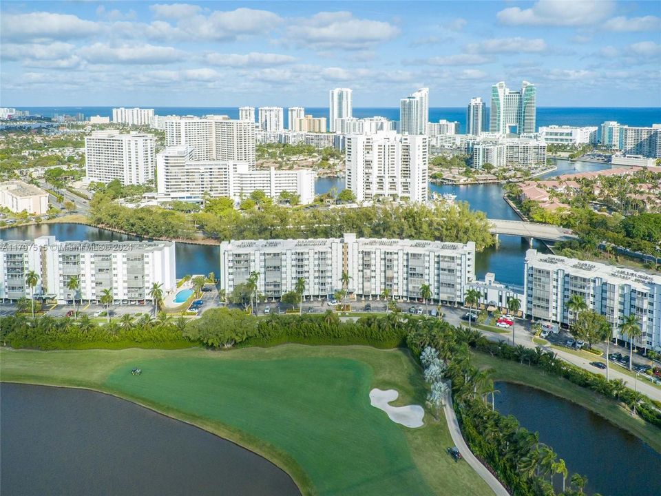 GORGEOUS GOLF VIEWS!