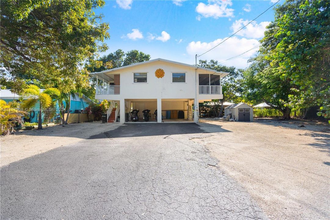 For Sale: $675,000 (3 beds, 2 baths, 1196 Square Feet)