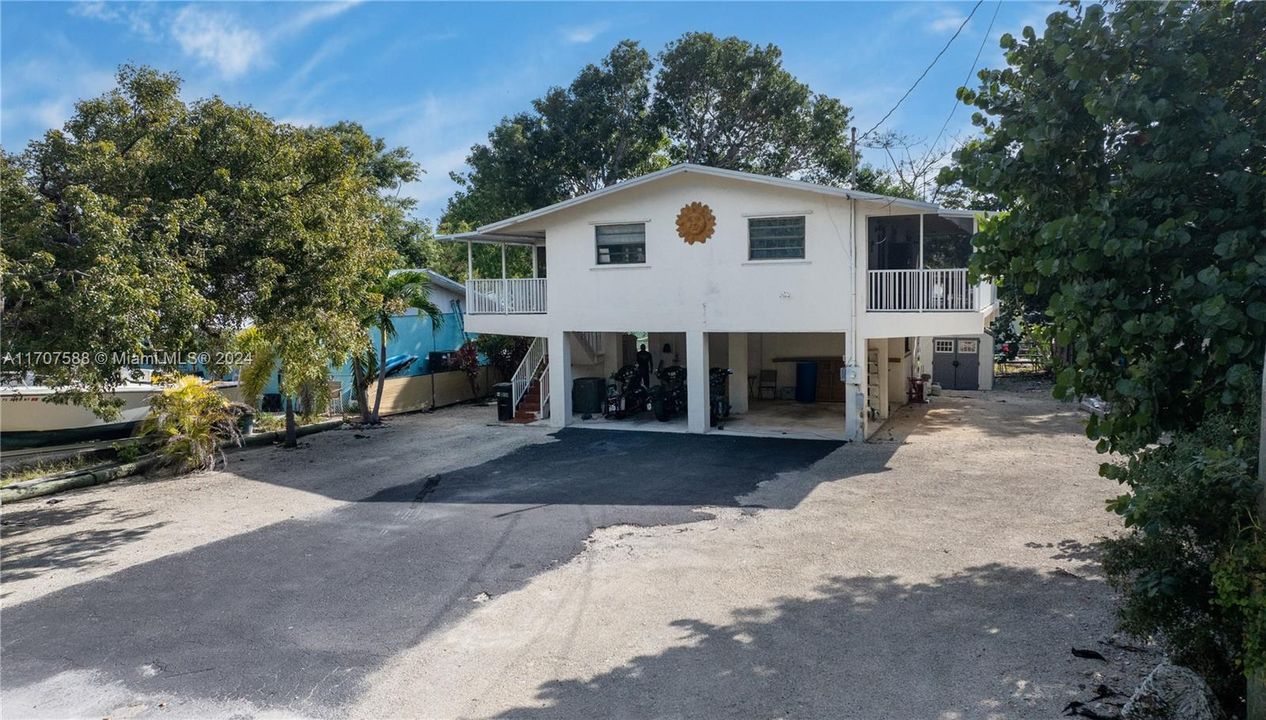 For Sale: $675,000 (3 beds, 2 baths, 1196 Square Feet)