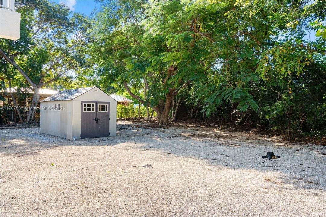 For Sale: $675,000 (3 beds, 2 baths, 1196 Square Feet)