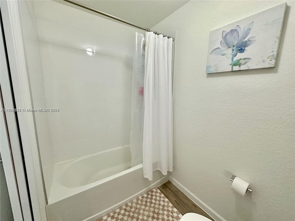 For Sale: $290,000 (2 beds, 1 baths, 1140 Square Feet)