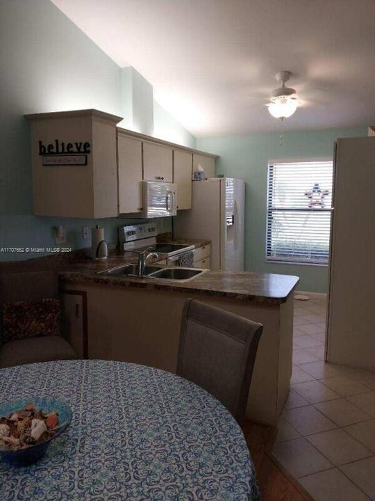 For Rent: $2,400 (2 beds, 2 baths, 1119 Square Feet)