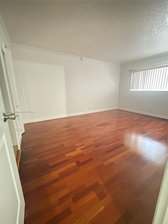 For Sale: $180,000 (2 beds, 2 baths, 1060 Square Feet)